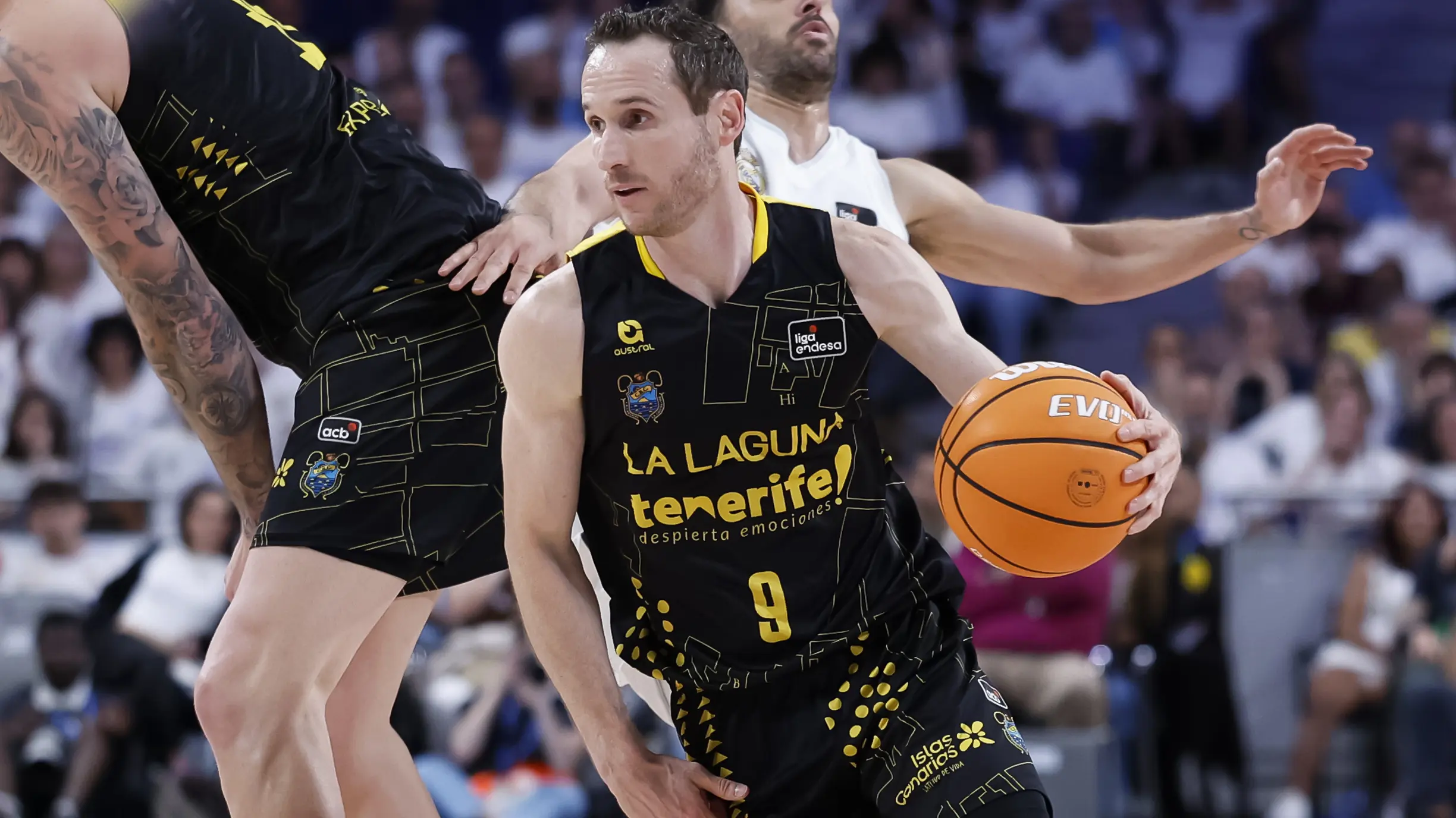 Huertas' Magic Ends Leader's Winning Streak (90-95)