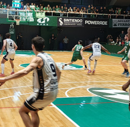 Ferro se llevó el primer juego de local ante Peñarol de MdP, 97-91