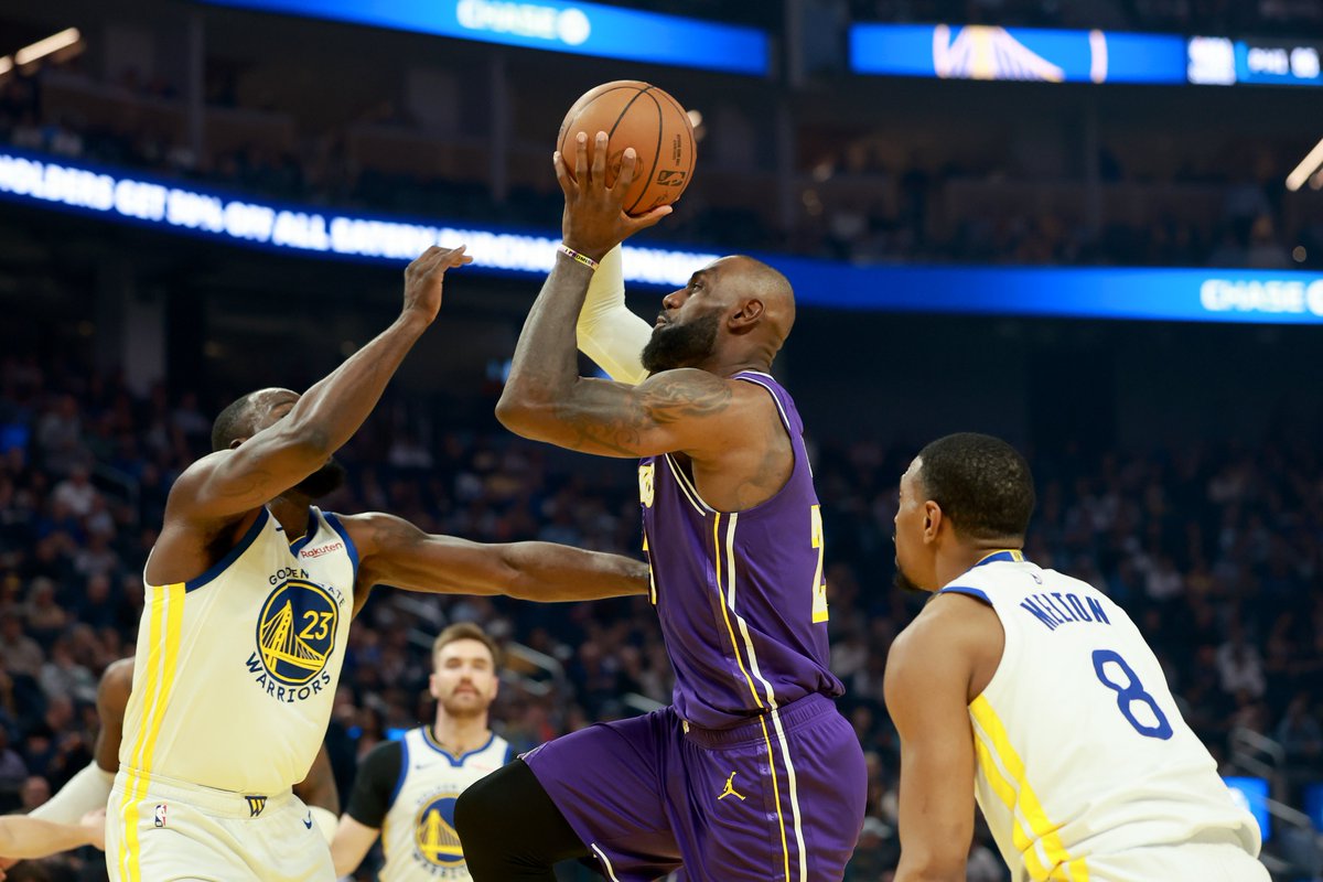 NBA: LeBron James lidera a Los Angeles Lakers ante unos Warriors sin Curry (119-103)