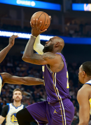 NBA: LeBron James lidera a Los Angeles Lakers ante unos Warriors sin Curry (119-103)