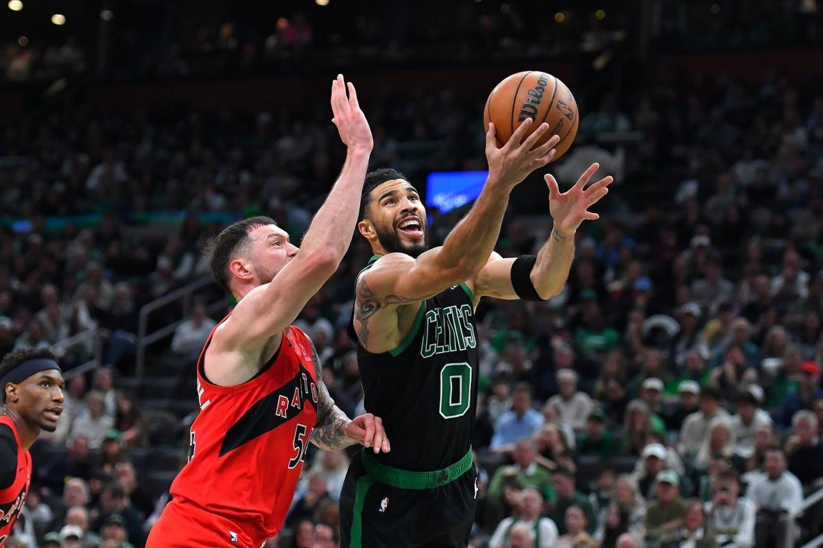 NBA: Boston Celtics doblegan a Toronto Raptors con el liderazgo de Tatum y Brown (115-101)