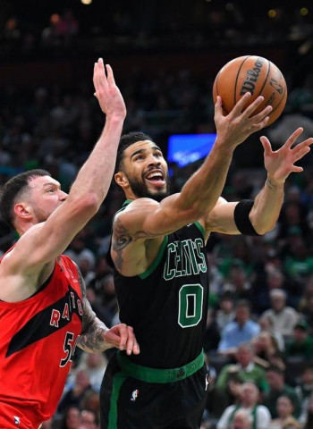 NBA: Boston Celtics doblegan a Toronto Raptors con el liderazgo de Tatum y Brown (115-101)