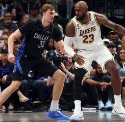 NBA: Cooper Flagg desata otra exhibición y Dallas Mavericks vence a Los Angeles Lakers (134-128)