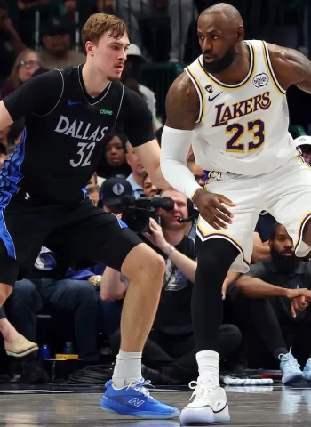 NBA: Cooper Flagg desata otra exhibición y Dallas Mavericks vence a Los Angeles Lakers (134-128)