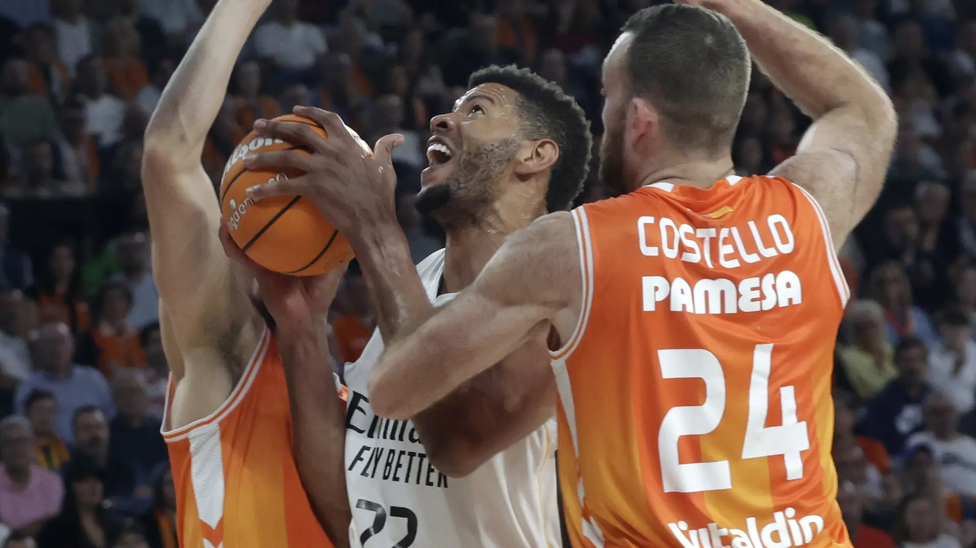 Solid Real Madrid Stuns Roig Arena, Halts Valencia Basket's Momentum (82-96)