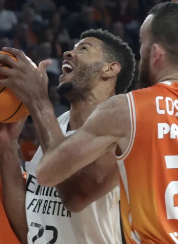 Un Real Madrid sólido asalta el Roig Arena y frena la buena dinámica de Valencia Basket (82-96)