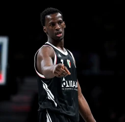 NCAA: Saliou Niang deja Virtus Bologna y apunta a UNC o LSU para dar el salto a Estados Unidos