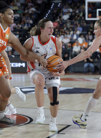 Ensino Stages Fourth-Quarter Comeback Against Lackluster Valencia Basket (62-70)