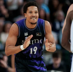 ACB: Surne Bilbao se impone a Unicaja y se engancha a la pelea por el playoff (90-74)