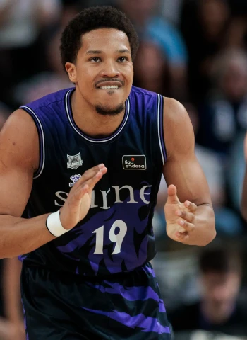 ACB: Surne Bilbao se impone a Unicaja y se engancha a la pelea por el playoff (90-74)