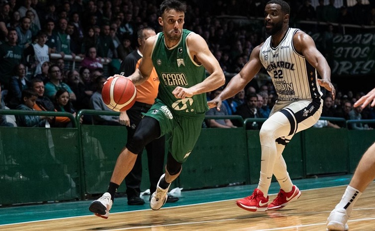 Ferro consiguió un triunfo agónico y está a un triunfo de la clasificación a cuartos de final, 80-78