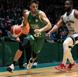 Ferro consiguió un triunfo agónico y está a un triunfo de la clasificación a cuartos de final, 80-78