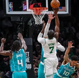 NBA: Jaylen Brown impulsa a los Celtics ante Hornets y Boston se acerca al segundo puesto del Este (113-102)