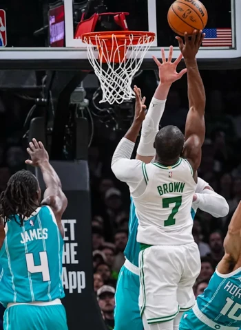 NBA: Jaylen Brown impulsa a los Celtics ante Hornets y Boston se acerca al segundo puesto del Este (113-102)