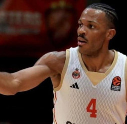 EuroLeague: Olympiacos negocia el fichaje de Jaron Blossomgame para reemplazar a Alec Peters
