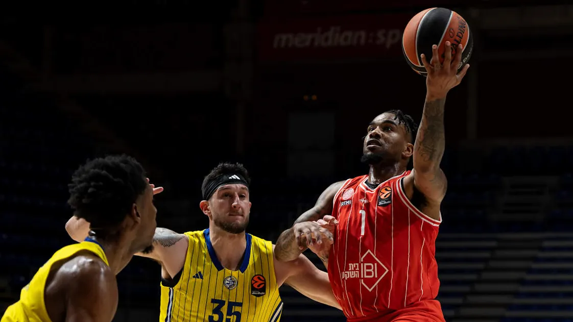 EuroLeague: Hapoel Tel Aviv Defeats Maccabi in Derby Thriller, Clinches Playoffs (88-99)