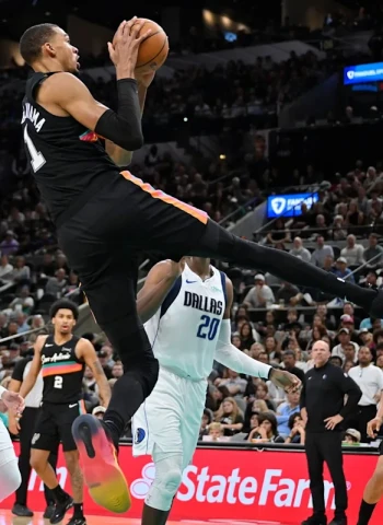 NBA: Victor Wembanyama firma 40 puntos y lidera a San Antonio Spurs ante Dallas Mavericks (139-120)
