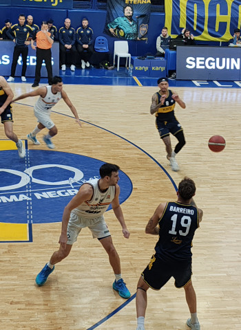 Smith desató el delirio para el triunfo de Boca (83-81)
