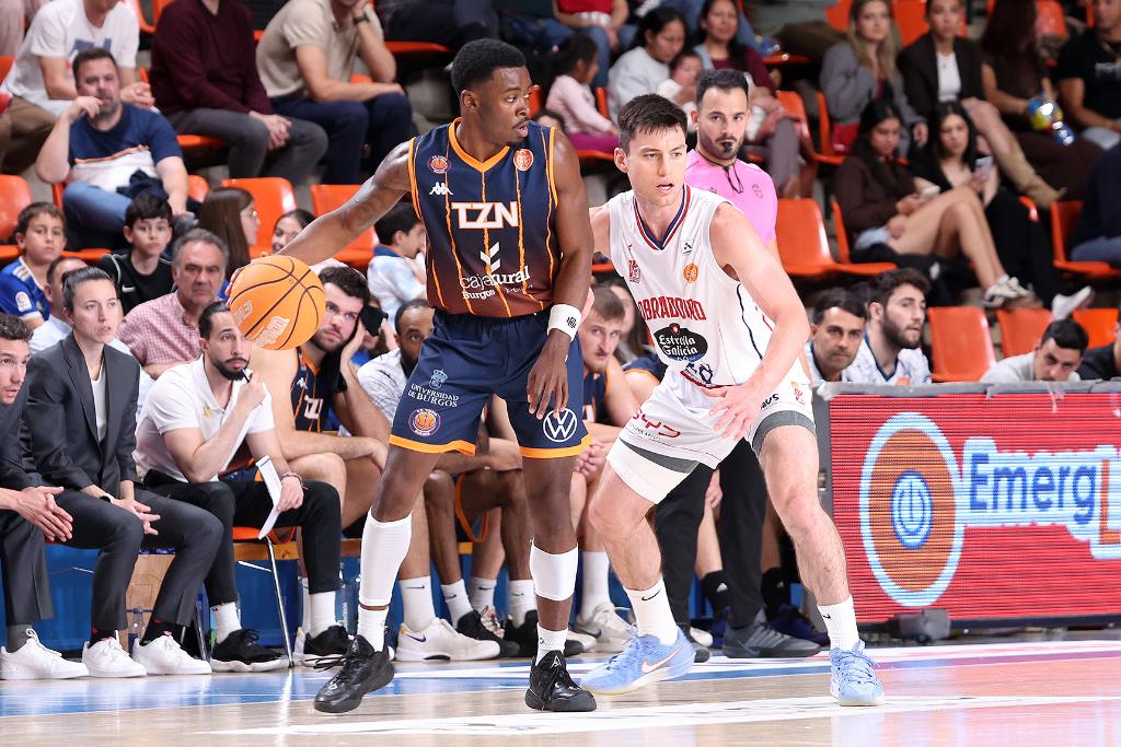 El Grupo Ureta Tizona revoluciona la lucha por el ascenso tumbando al Monbus Obradoiro