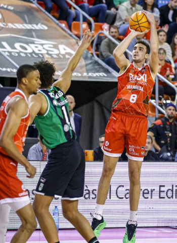 ACB: BAXI Manresa domina al Joventut y da un paso firme hacia la permanencia (87-77)