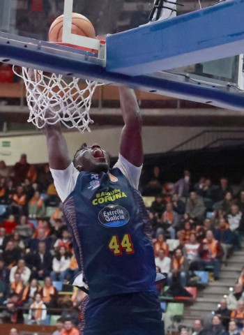 Primera FEB: El Leyma Básquet Coruña se aferra al sueño del ascenso tras superar al Menorca (81-72)