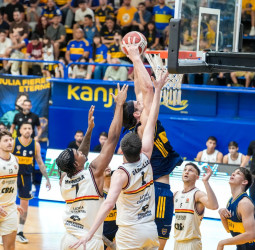 Boca empezó ganando su serie de local, 98-95