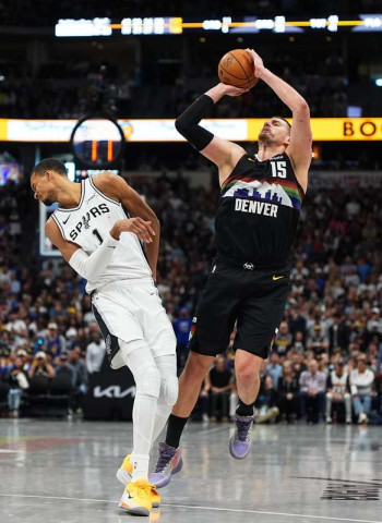 NBA: Nikola Jokic decide en la prórroga y Denver Nuggets tumba a San Antonio Spurs (136-134)