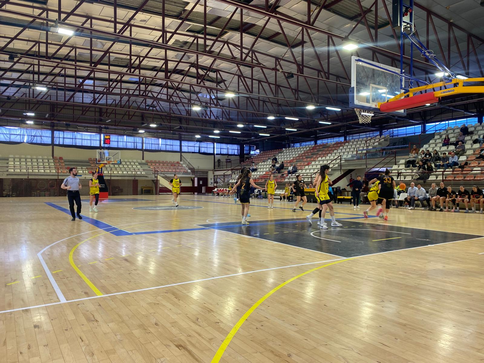 Paterna vs Canoe: Un gran acierto de Paterna desde el triple condena a Canoe (70-61)