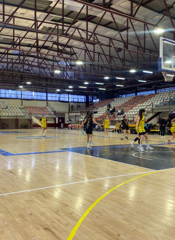 Paterna vs Canoe: Un gran acierto de Paterna desde el triple condena a Canoe (70-61)