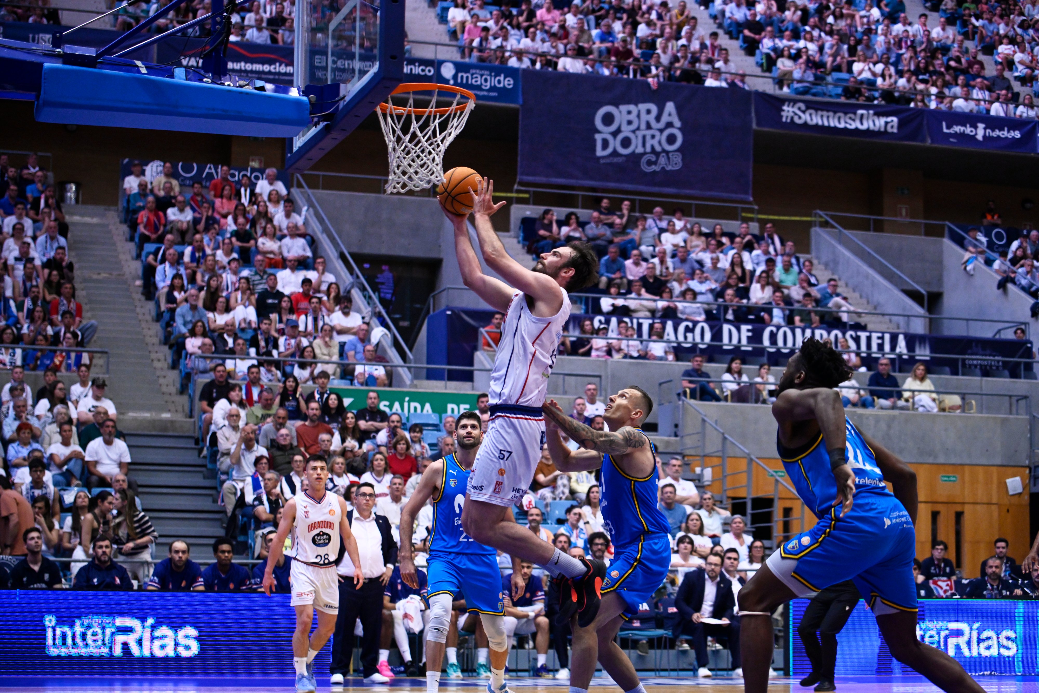 Monbus Obradoiro se lleva una gran y trabajada victoria que puede ser decisiva (89-79)
