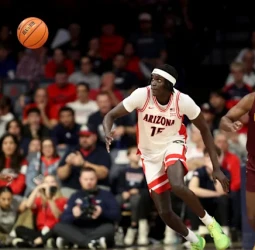 NCAA: Sidi Gueye cambia Arizona por Santa Clara en busca de protagonismo