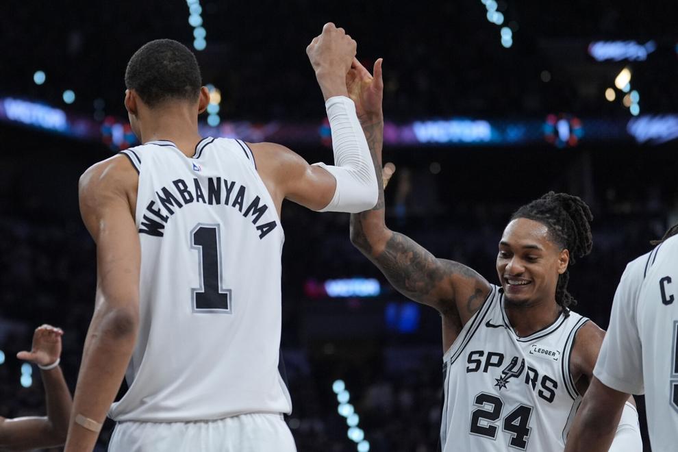NBA: De’Aaron Fox sentencia la serie y mete a San Antonio Spurs en semifinales del Oeste (114-95) [4-1]