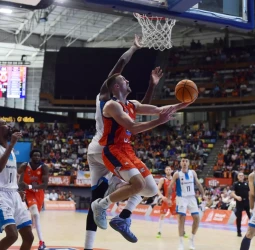 Primera FEB: Leyma Coruña firma otra exhibición en el Coliseum y supera al Gipuzkoa (92-81)