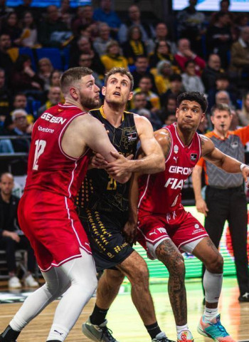 La Laguna Tenerife evita el órdago de un combativo Bàsquet Girona (97-94)