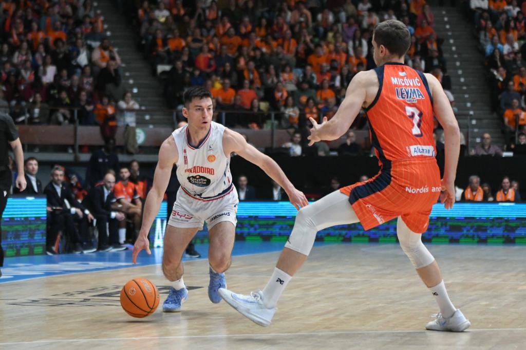 Monbus Obradoiro Breaks Coliseum Unbeaten Streak to Intensify Playoff Race