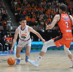 El Monbus Obradoiro derriba el muro del Coliseum para avivar la lucha por el ascenso