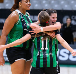 La Penya brilla ante Jairis y se acerca a la salvación (69-67)