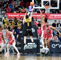 ACB: UCAM Murcia puede con La Laguna Tenerife y sueña con la segunda plaza (86-80)