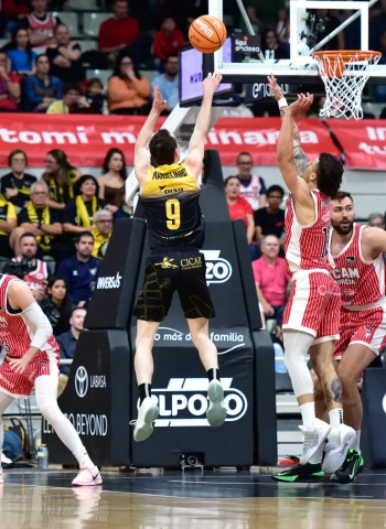 ACB: UCAM Murcia puede con La Laguna Tenerife y sueña con la segunda plaza (86-80)