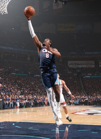 NBA: Shai Gilgeous-Alexander lidera a Oklahoma City Thunder y castiga a Phoenix Suns para el 2-0 (107-120)