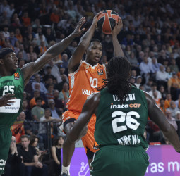 Un Valencia Basket excelso en ataque aplasta al Panathinaikos (102-84) y consigue el factor cancha a favor en los play-off