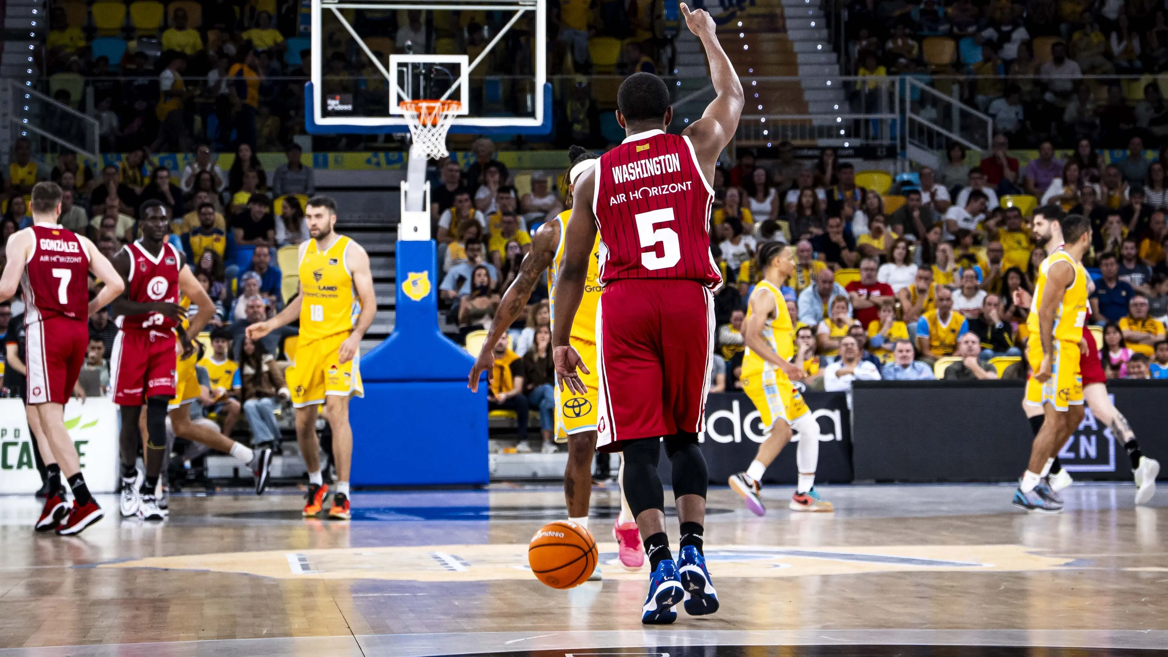 ACB: Casademont Zaragoza vence a Gran Canaria y aumenta la tensión clasificatoria (74-78)