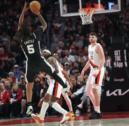 NBA: San Antonio Spurs remonta sin Wembanyama y toma ventaja ante Portland (120-108) [2-1]