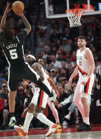 NBA: San Antonio Spurs remonta sin Wembanyama y toma ventaja ante Portland (120-108) [2-1]