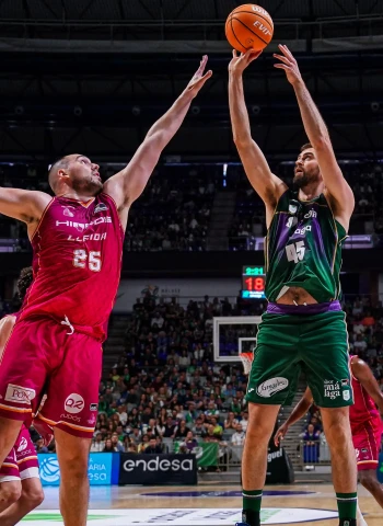 ACB: Unicaja rompe su crisis, supera al Lleida y mira al playoff (91-72)