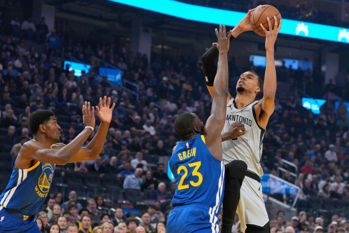 NBA: Victor Wembanyama domina con 41 puntos y 18 rebotes y Spurs derrota a Warriors para su 10ª victoria seguida (127-113)