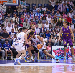 Monbus Obradoiro se jugará el liderato en el derbi tras arrollar a Súper Agropal Palencia (81-53)