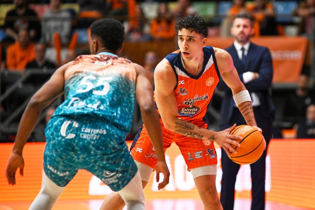 Primera FEB: El Leyma Básquet Coruña golpea primero ante Hestia Menorca en el playoff de ascenso (93-71)