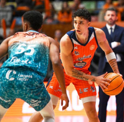 Primera FEB: El Leyma Básquet Coruña golpea primero ante Hestia Menorca en el playoff de ascenso (93-71)