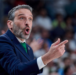 Ibon Navarro, cerca del Crvena Zvezda